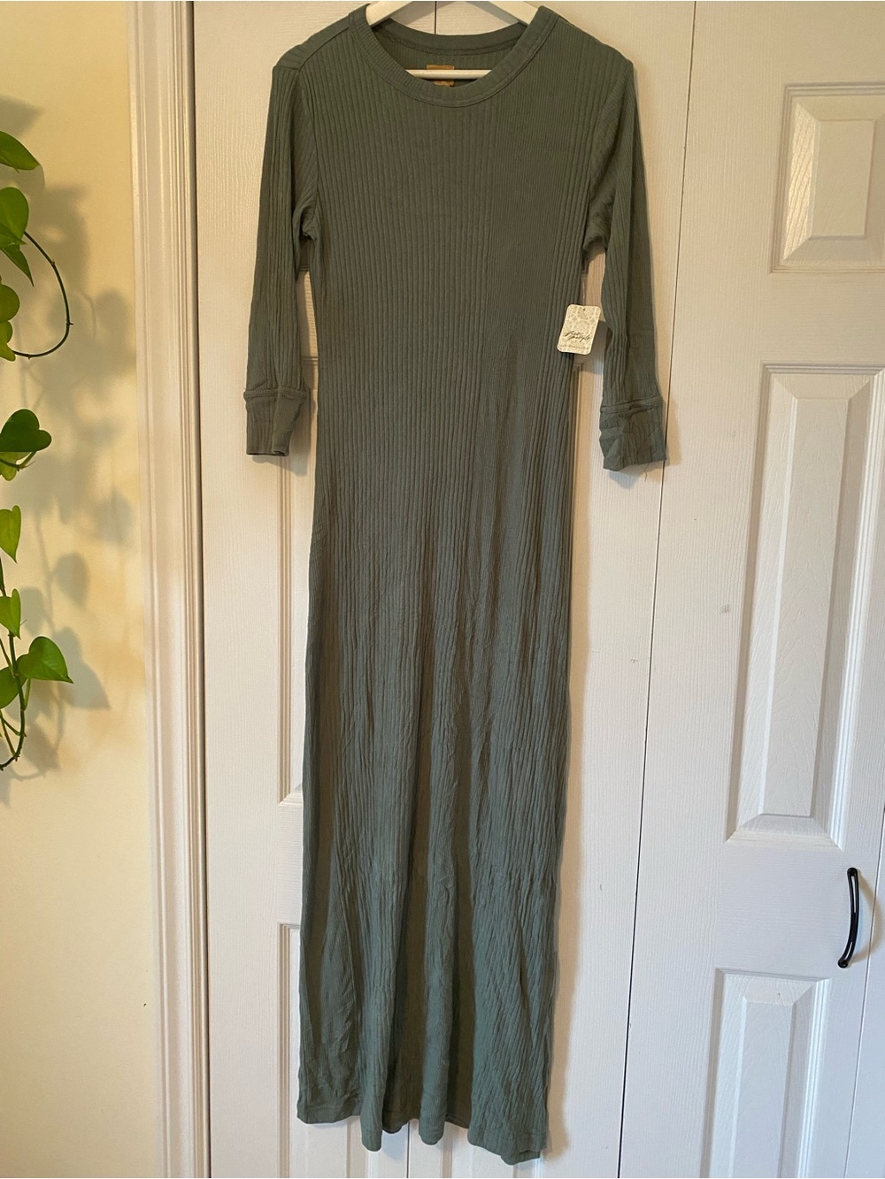 Free People NWT Free-est Ribbed Knit Maxi Dress sleeves crew neck Lily Pad Small